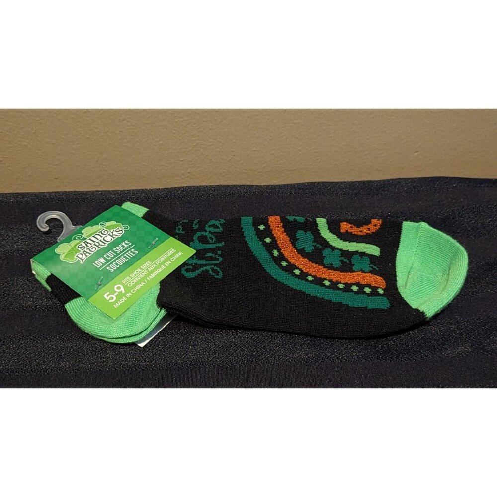 St. Patrick's Day Women's Low-Cut Socks Size 5-9 Shamrock Design Green & Black